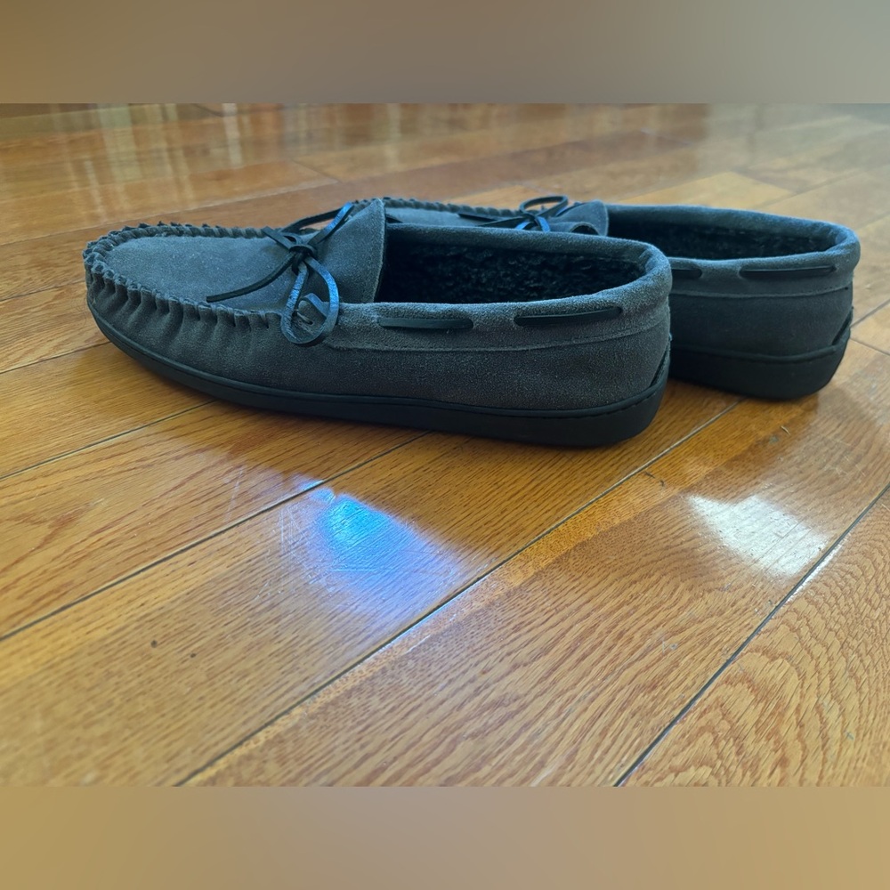 Minnetonka Men’s Grey Slippers